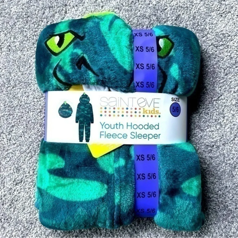 NWT Saint Eve youth hooded sleeper size. 5/6